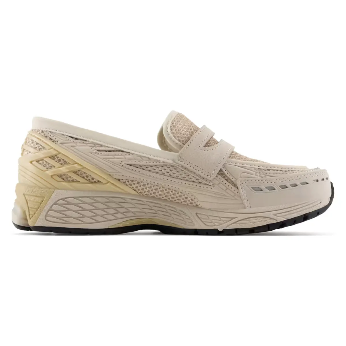 30 июля New Balance выпускает две новые модели лоферов 1906 в цветах "Bisque" и "Woodland"