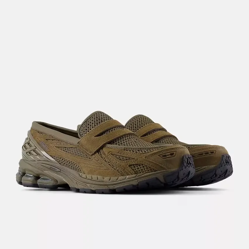 30 июля New Balance выпускает две новые модели лоферов 1906 в цветах "Bisque" и "Woodland"
