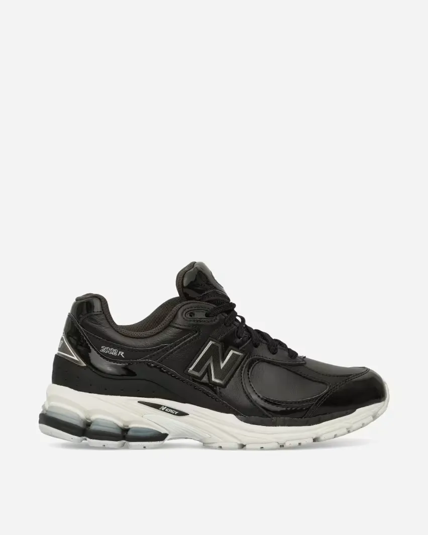 New Balance 2002R "Leather Pack" теперь доступен в цветах «White» и «Black»
