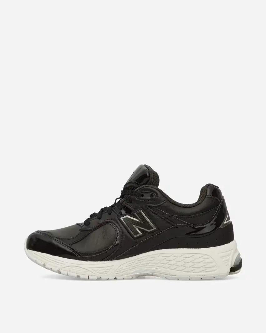 New Balance 2002R "Leather Pack" теперь доступен в цветах «White» и «Black»