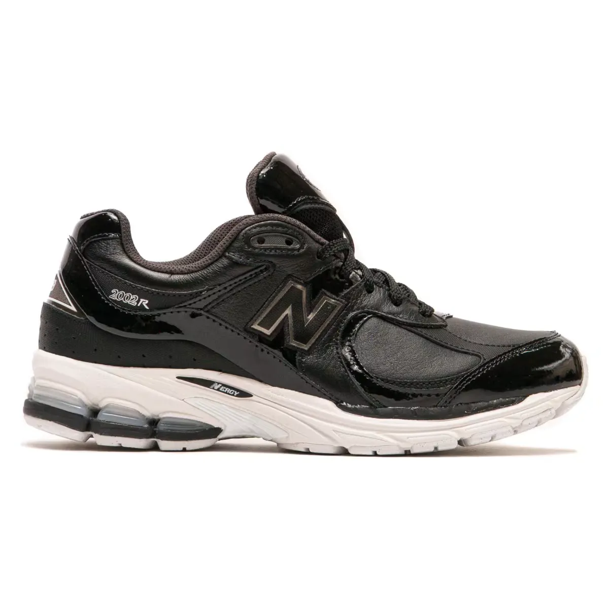 New Balance 2002R "Leather Pack" теперь доступен в цветах «White» и «Black»