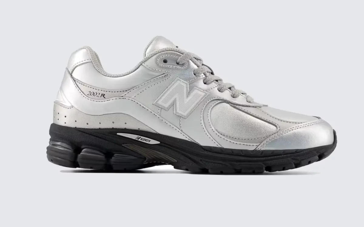 New Balance 2002R «Silver Metallic»