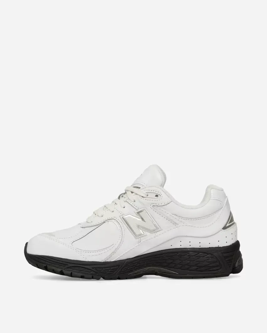 New Balance 2002R "Leather Pack" теперь доступен в цветах «White» и «Black»