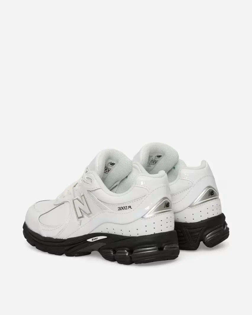 New Balance 2002R "Leather Pack" теперь доступен в цветах «White» и «Black»