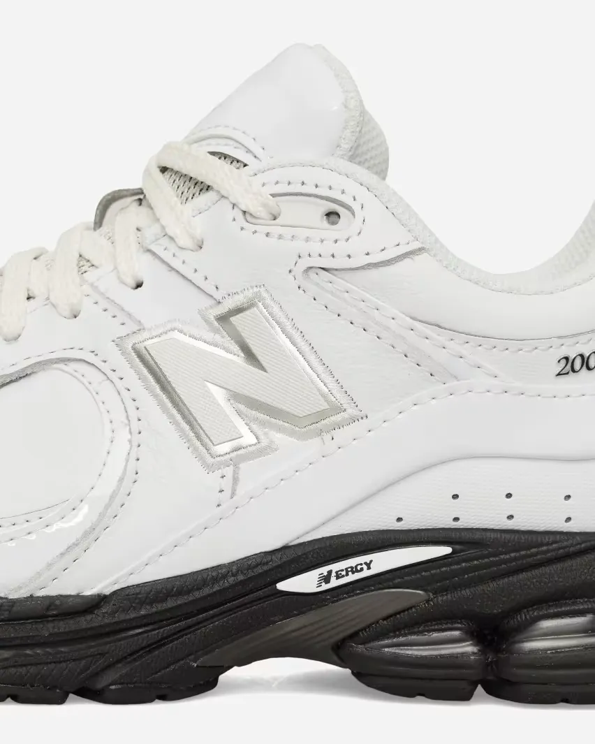 New Balance 2002R "Leather Pack" теперь доступен в цветах «White» и «Black»