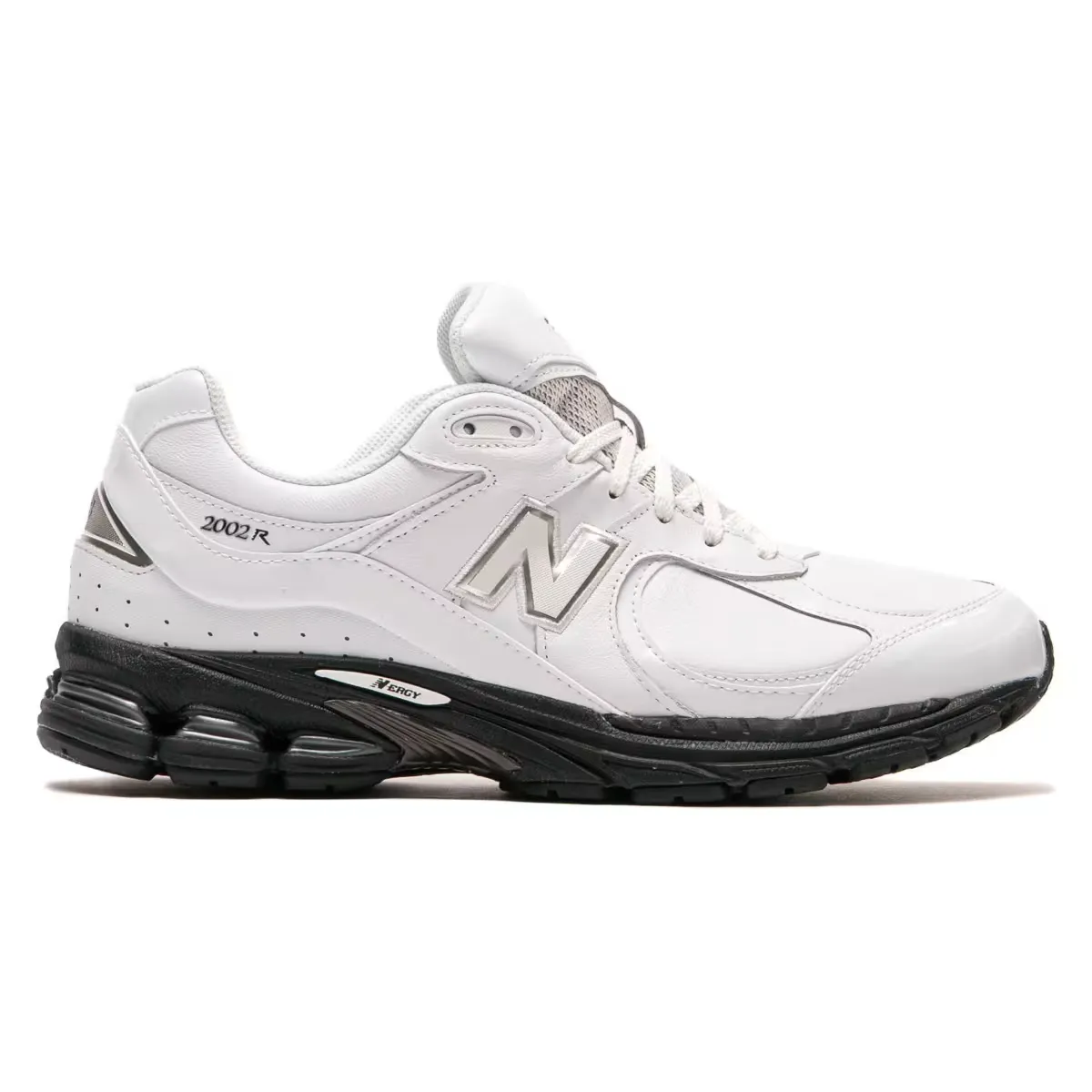 New Balance 2002R "Leather Pack" теперь доступен в цветах «White» и «Black»