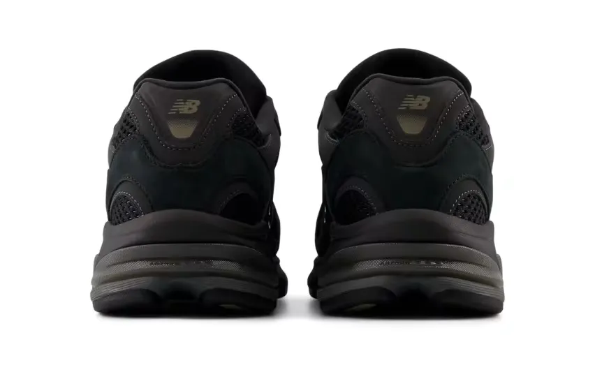 20 августа New Balance представит модель 2010 в цветах «Black» и «Cream Grey»