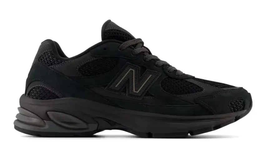 20 августа New Balance представит модель 2010 в цветах «Black» и «Cream Grey»