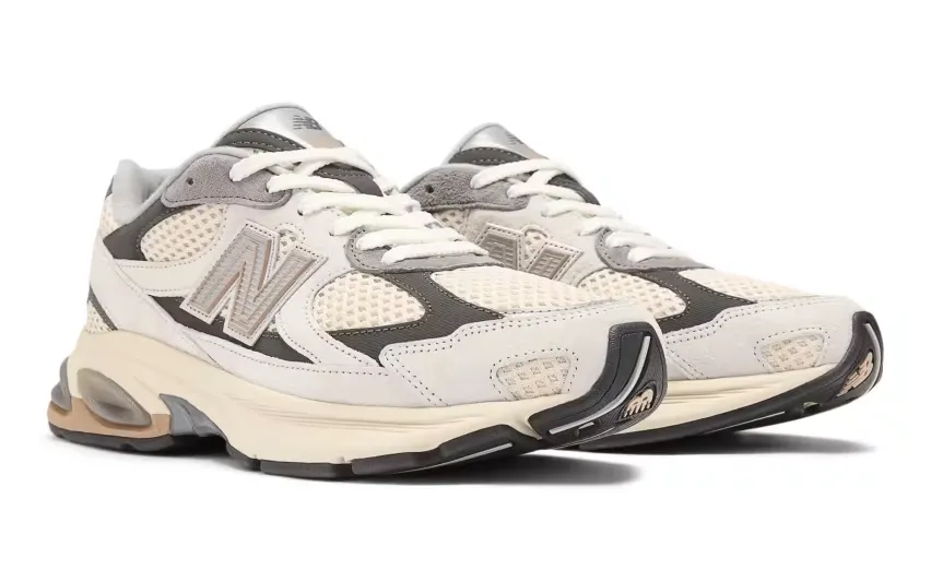 20 августа New Balance представит модель 2010 в цветах «Black» и «Cream Grey»