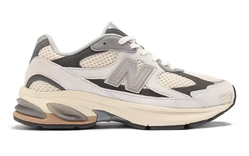 20 августа New Balance представит модель 2010 в цветах «Black» и «Cream Grey»