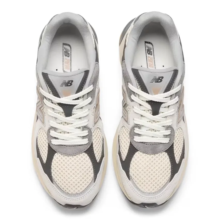 20 августа New Balance представит модель 2010 в цветах «Black» и «Cream Grey»