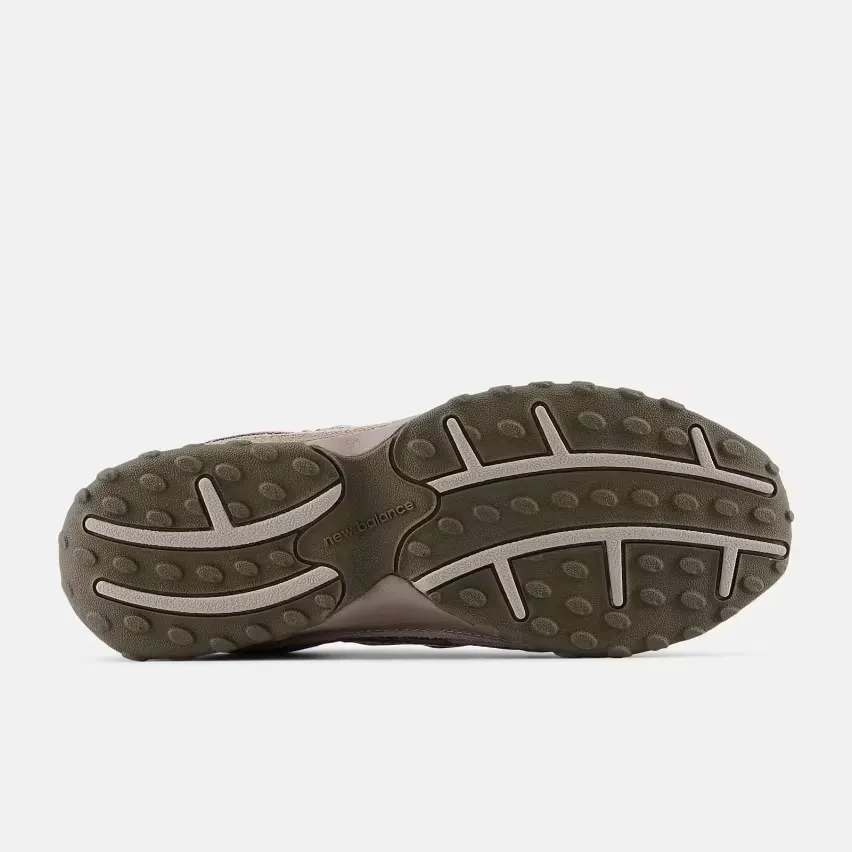 New Balance выпускает новые кроссовки 204L в двух чистых расцветках