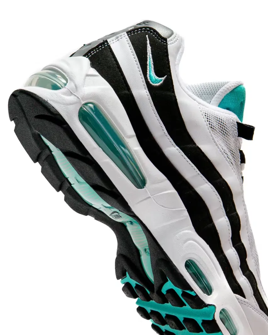 11 июля, в пятницу, в продажу поступят кроссовки Nike Air Max 95 OG «Black Border»