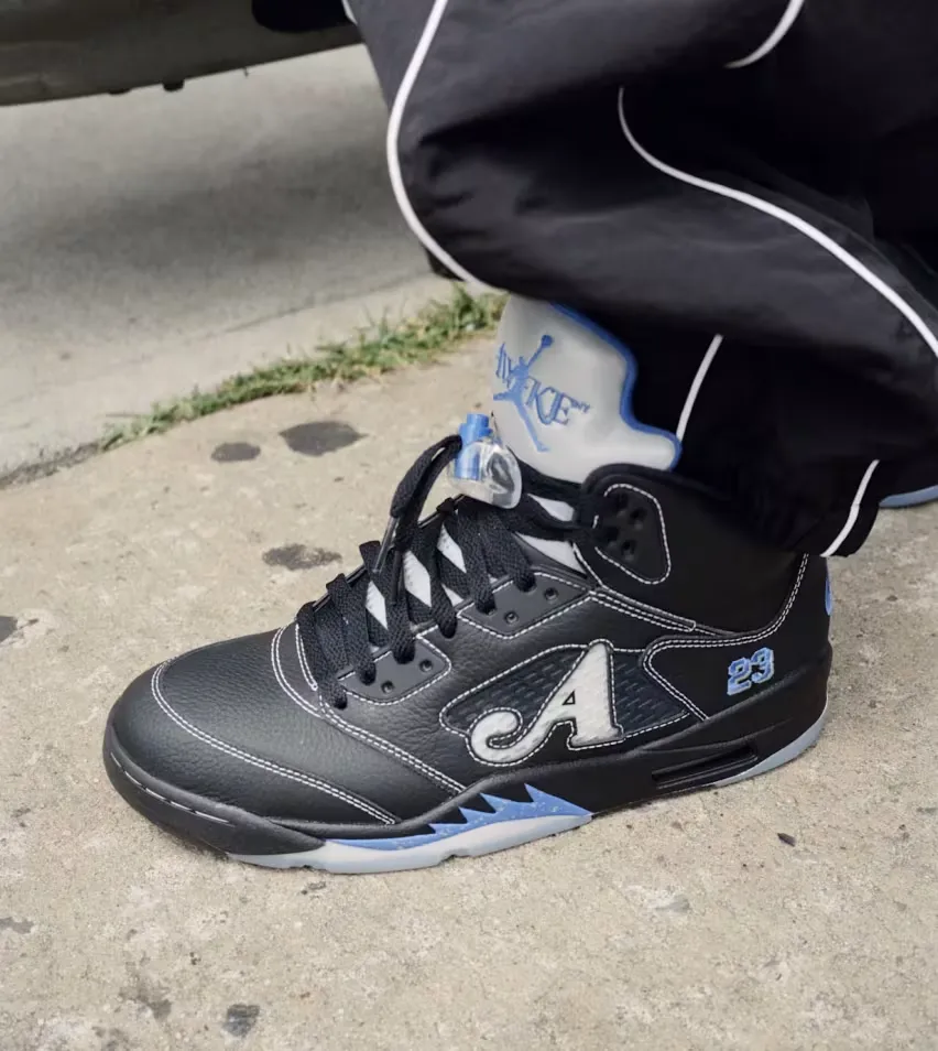30 августа, суббота - день выхода кроссовок Awake NY x Air Jordan 5 «Black»