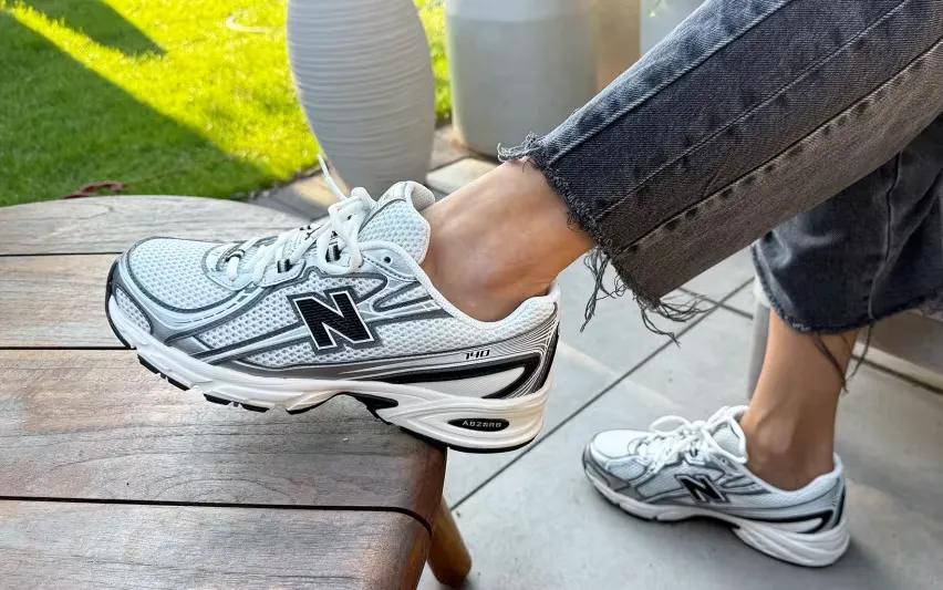Ретро-стиль в новом лаконичном исполнении: представлены кроссовки New Balance 740 «Sea Salt Black»