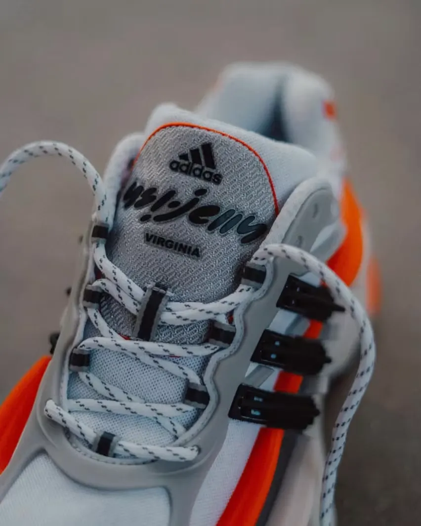23 августа 2025 года в продажу поступит эффектная модель Pharrell x adidas Adistar Jellyfish «Virginia Orange»