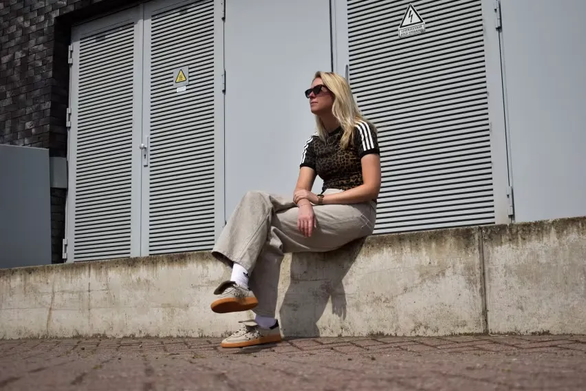 Самая яркия из всей коллекции: это Adidas Handball Spezial LT Pack «Creme Leopard»