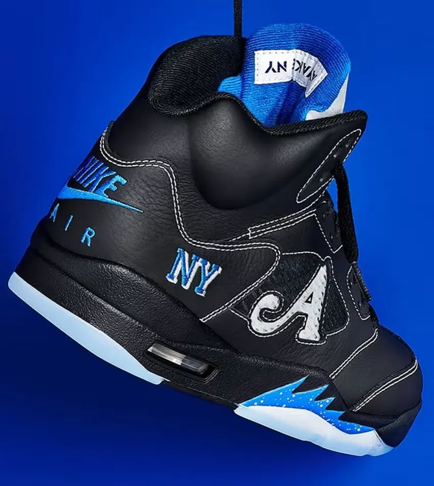30 августа, суббота - день выхода кроссовок Awake NY x Air Jordan 5 «Black»