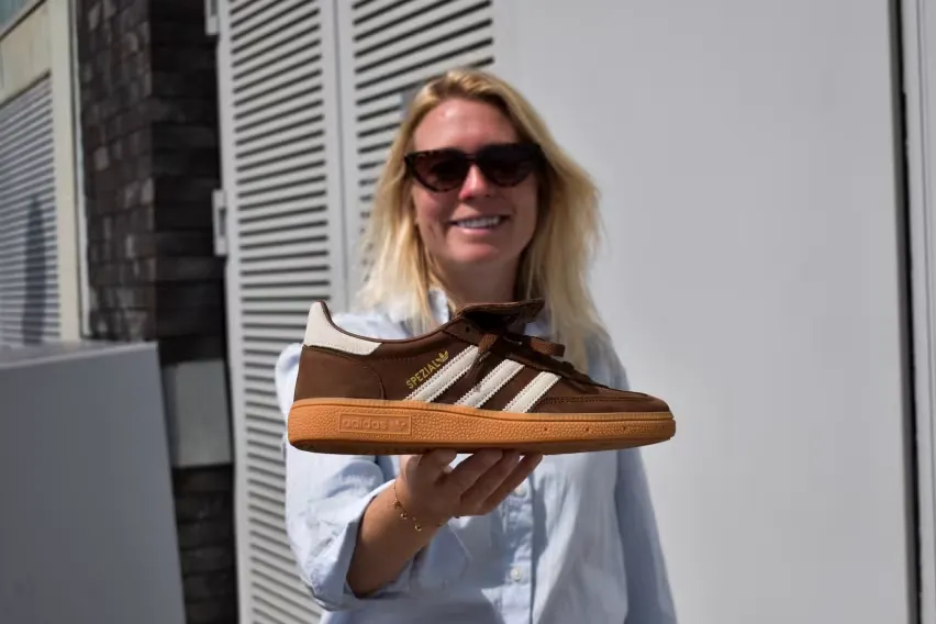 Современный ретро-стиль: кроссовки Adidas Handball Spezial «Preloved Brown» - маст-хэв для модниц