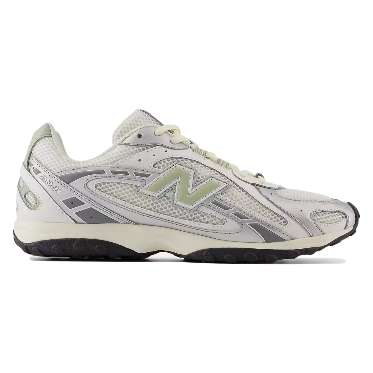 В понедельник, 1 сентября, New Balance запускает серию 204L «Silver Metallic»