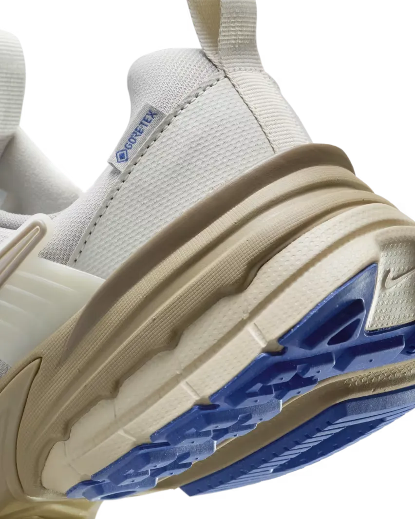 Кроссовки Nike Gore-Tex V2K Run в цветовой гамме "Light Iron Ore"