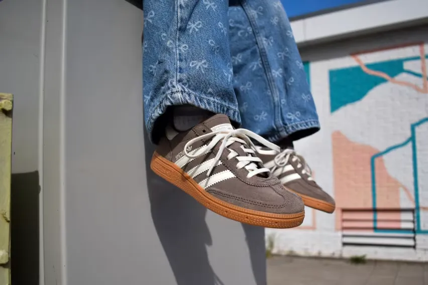 Носите кроссовки Adidas Handball Spezial «Earth Strata» всей семьёй!