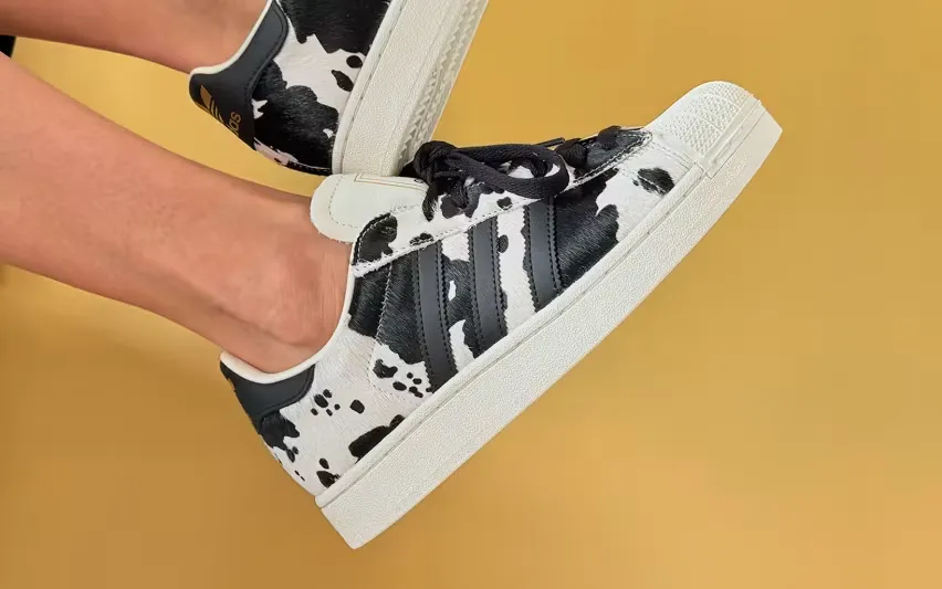 Сможете ли вы устоять перед этими крутыми кроссовками Adidas Superstar II в яркой расцветке «Cow Print»?
