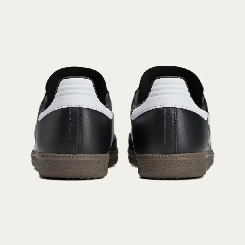 Завтра, 6 сентября, BAPE и adidas выпустят две новые модели Samba в цветах «Black» и «White»