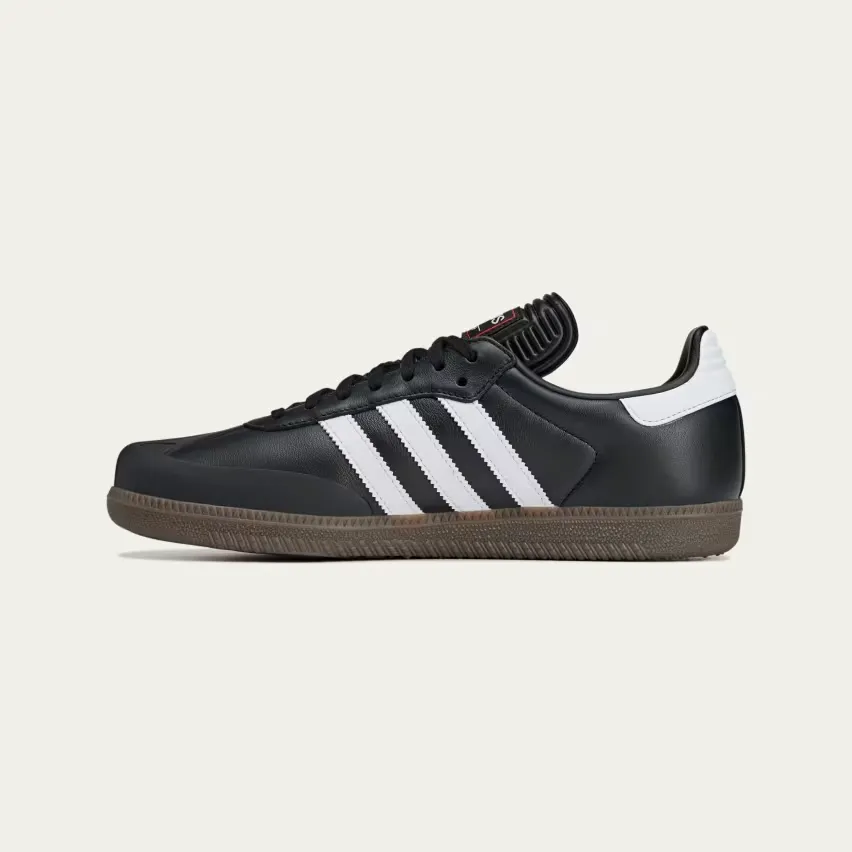 Завтра, 6 сентября, BAPE и adidas выпустят две новые модели Samba в цветах «Black» и «White»