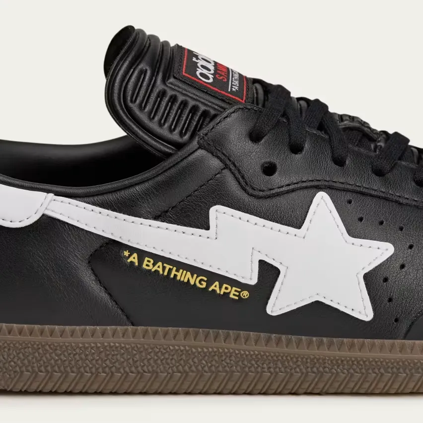 Завтра, 6 сентября, BAPE и adidas выпустят две новые модели Samba в цветах «Black» и «White»