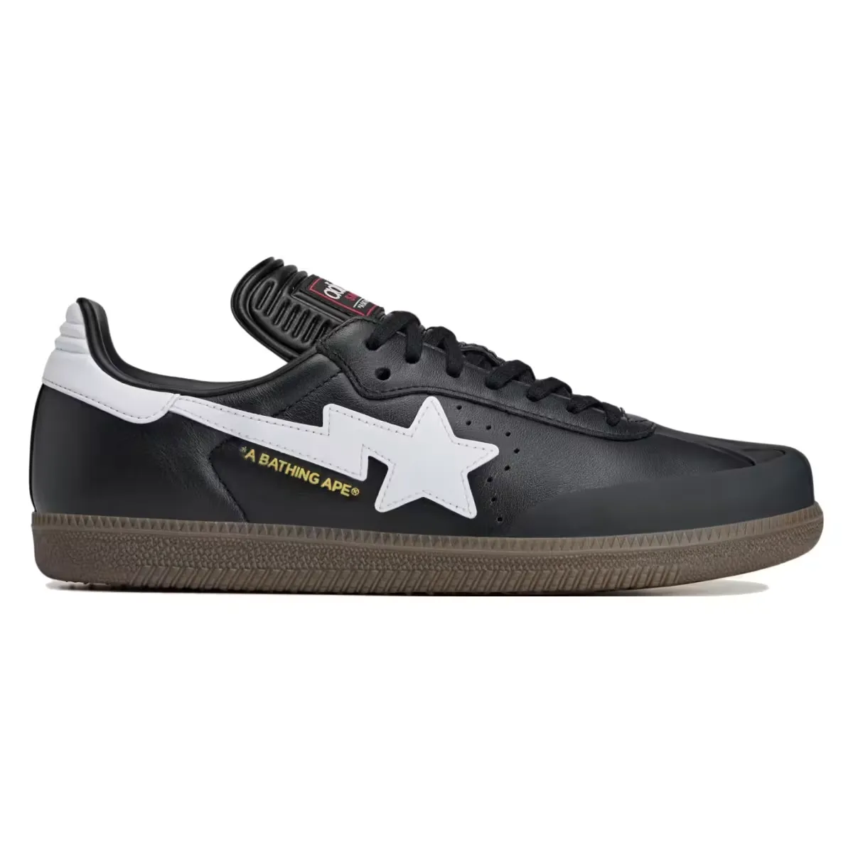Завтра, 6 сентября, BAPE и adidas выпустят две новые модели Samba в цветах «Black» и «White»