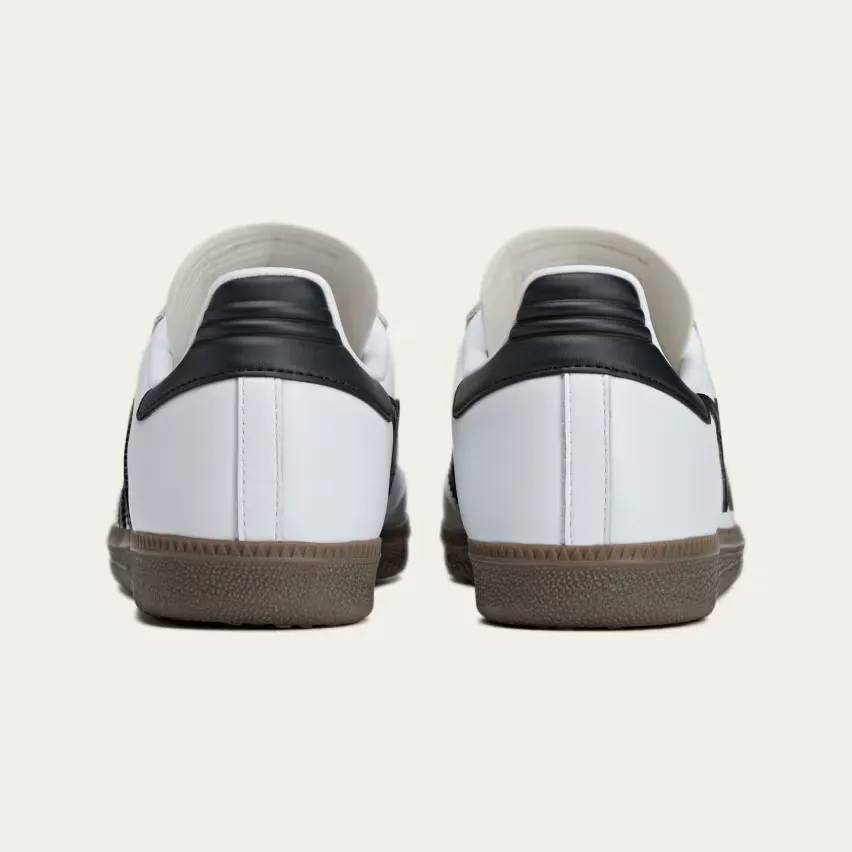 Завтра, 6 сентября, BAPE и adidas выпустят две новые модели Samba в цветах «Black» и «White»