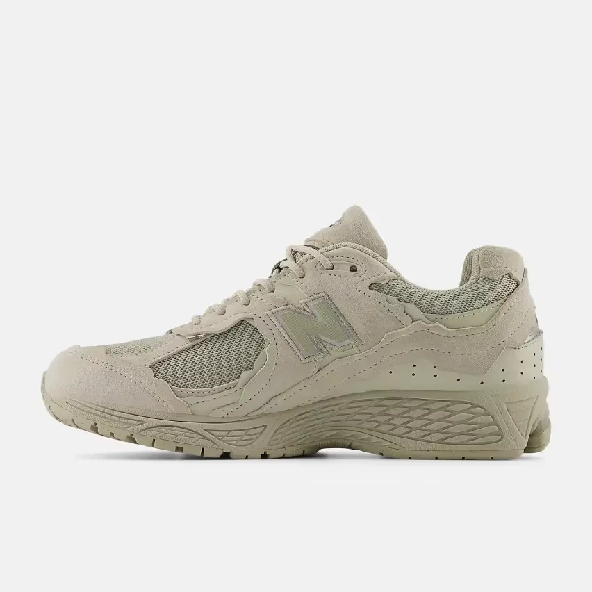 New Balance анонсирует трёхкомпонентный набор 2002DX Protection Pack с отделкой GORE-TEX