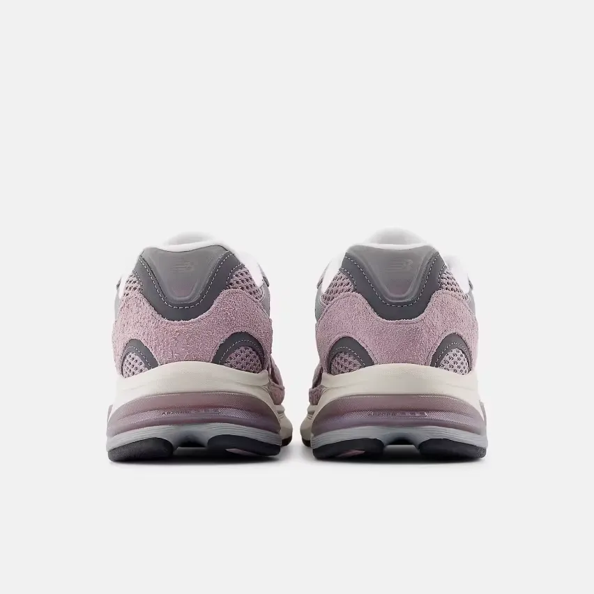 New Balance представляет две обновлённые модели 2010: «Ice Wine» и «Vintage Indigo»