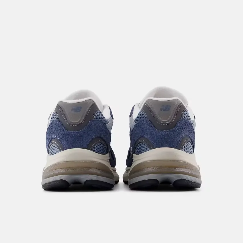 New Balance представляет две обновлённые модели 2010: «Ice Wine» и «Vintage Indigo»