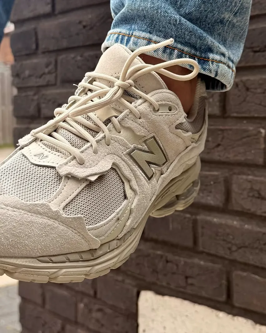 С моделью 2002DX «Shipyard» компания New Balance представляет лучший осенний цвет из коллекции Protection Pack GORE-TEX