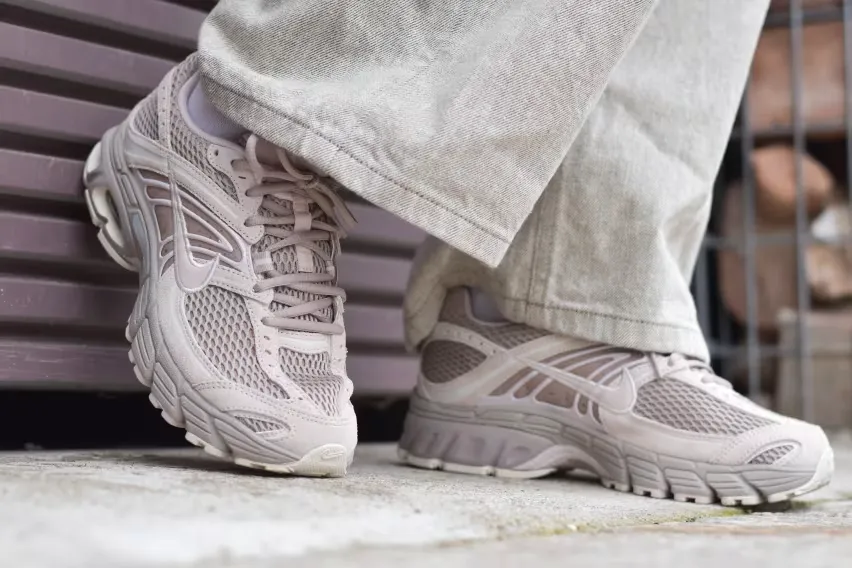 Кроссовки Nike Air Max Moto 2K теперь доступны в нежно-розово-бежевом цвете «Silt Red»