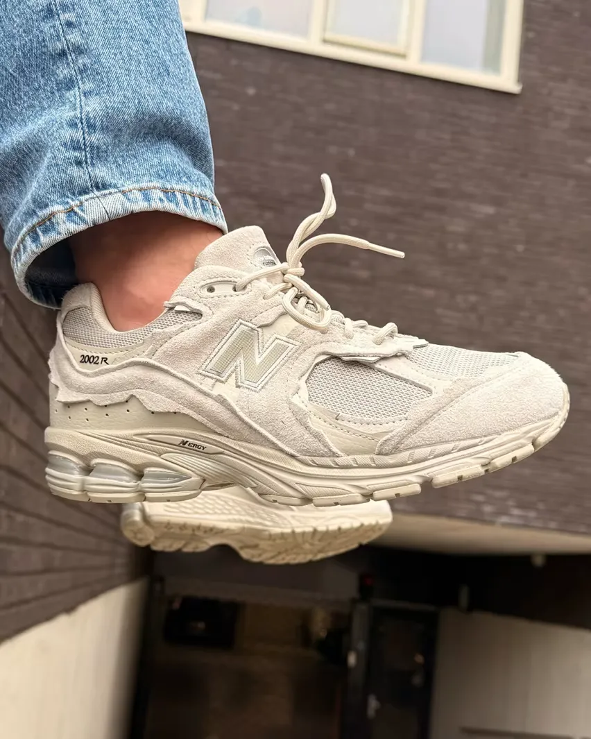 С моделью 2002DX «Shipyard» компания New Balance представляет лучший осенний цвет из коллекции Protection Pack GORE-TEX