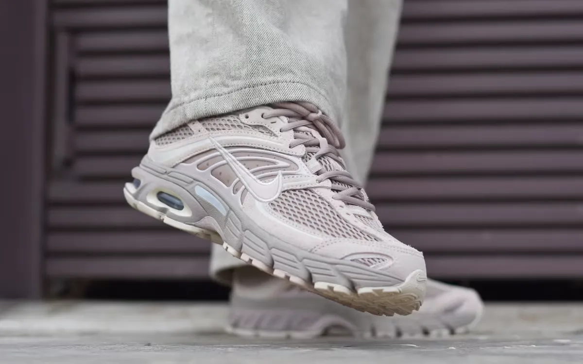 Nike Air Max Moto 2K «Silt Red»