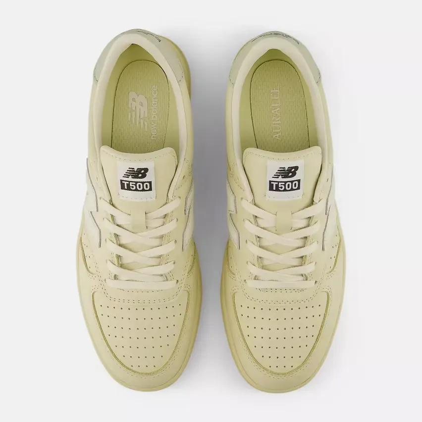 Auralee и New Balance выпустят в пятницу модель T500 в цветах «Java» и «Asparagus Green»