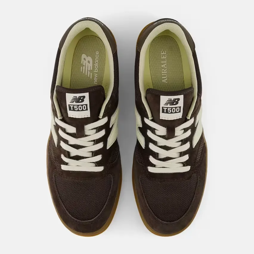 Auralee и New Balance выпустят в пятницу модель T500 в цветах «Java» и «Asparagus Green»