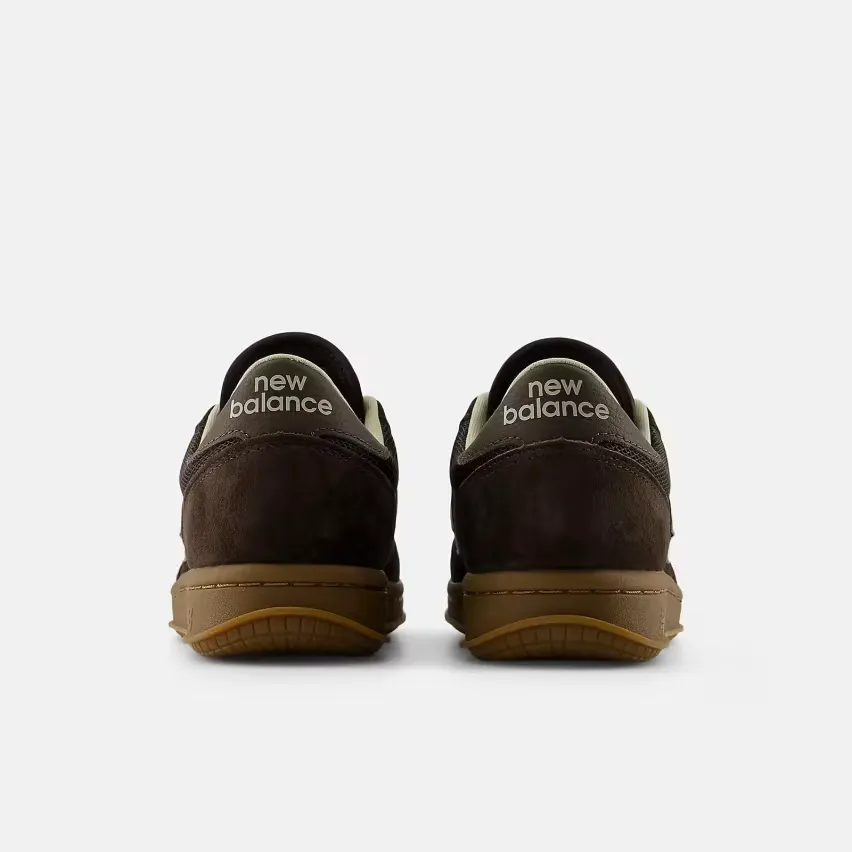 Auralee и New Balance выпустят в пятницу модель T500 в цветах «Java» и «Asparagus Green»