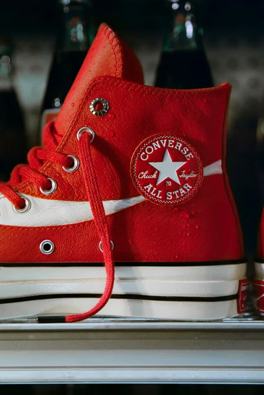 Coca-Cola и Converse представили модель Chuck 70 Leather «Racing Red»