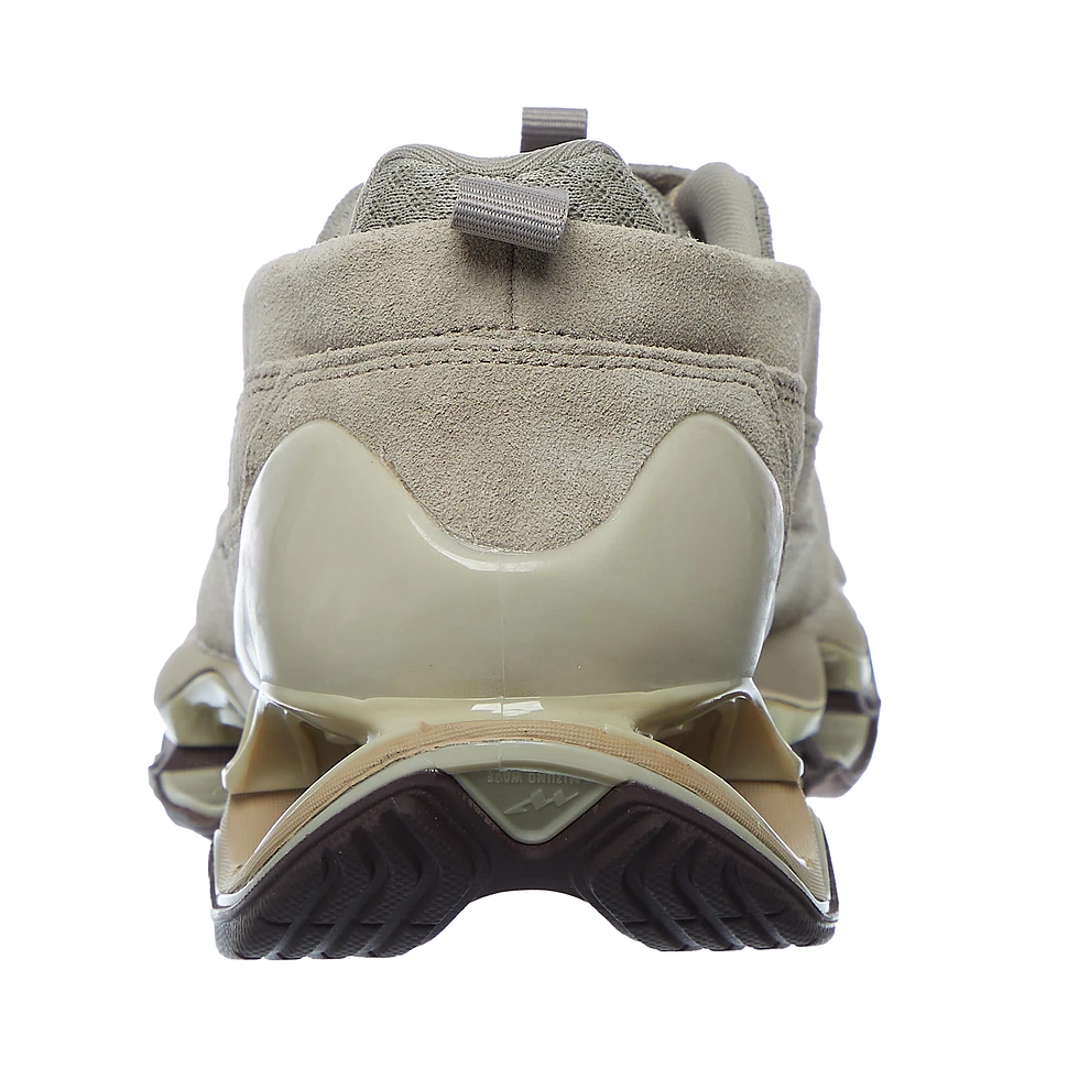 Кроссовки Mizuno Wave Prophecy Moc Suede «Taupe» — это сочетание технологий и роскоши