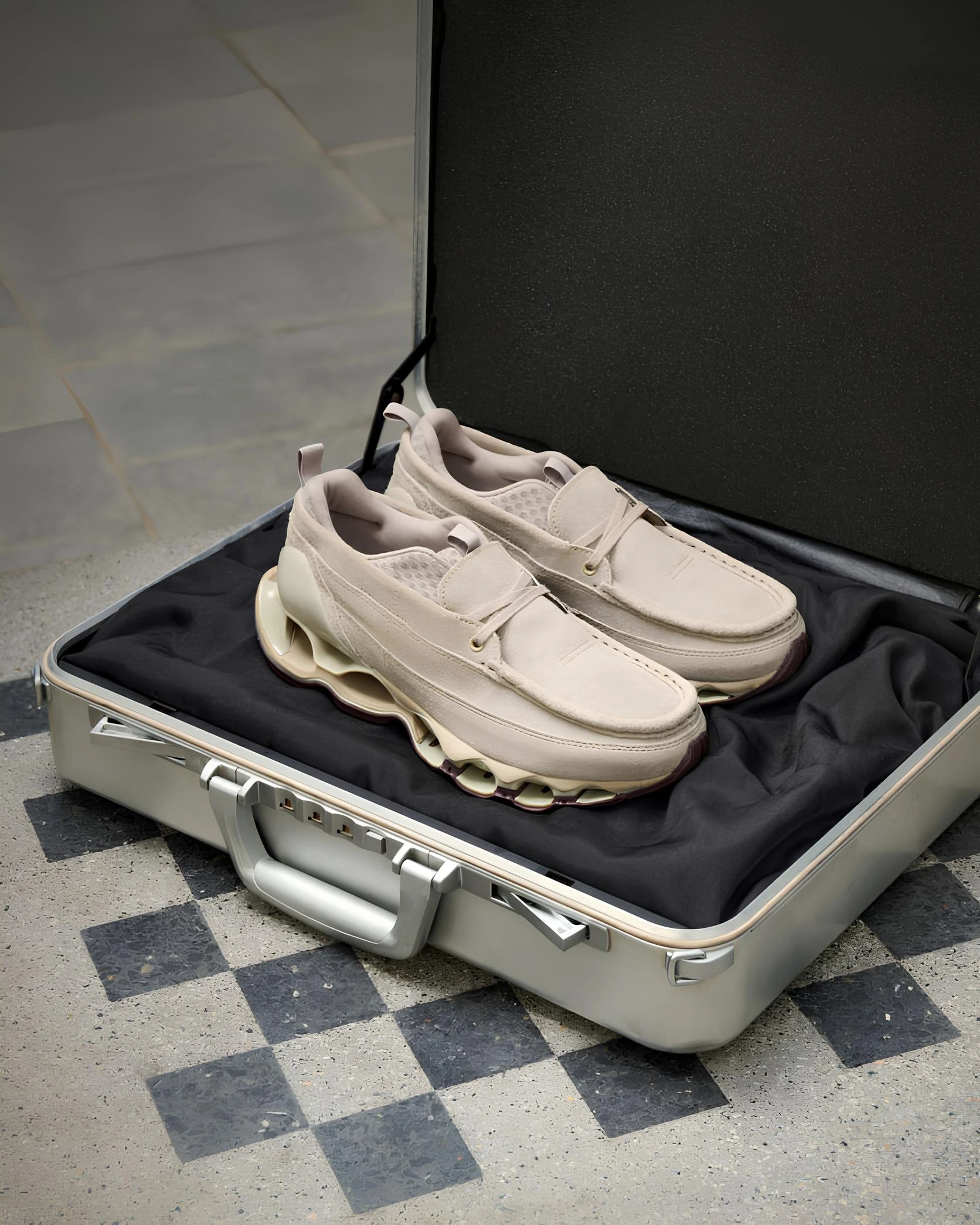 Кроссовки Mizuno Wave Prophecy Moc Suede «Taupe» — это сочетание технологий и роскоши