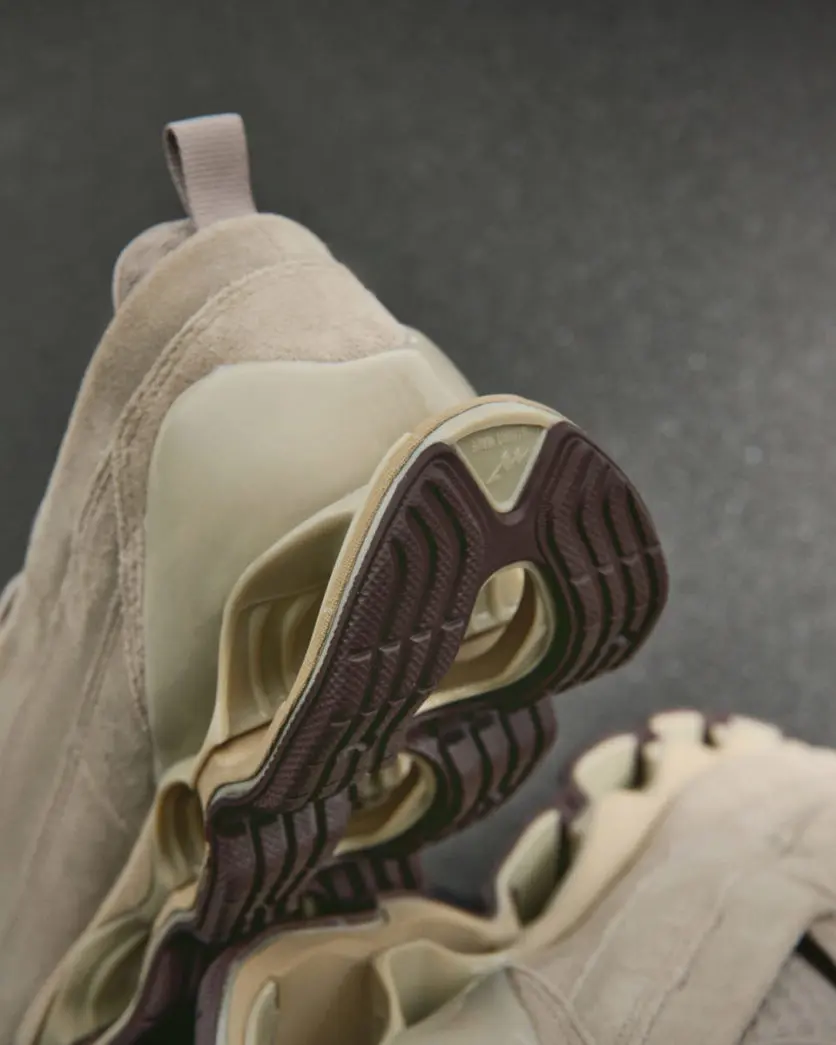 Кроссовки Mizuno Wave Prophecy Moc Suede «Taupe» — это сочетание технологий и роскоши