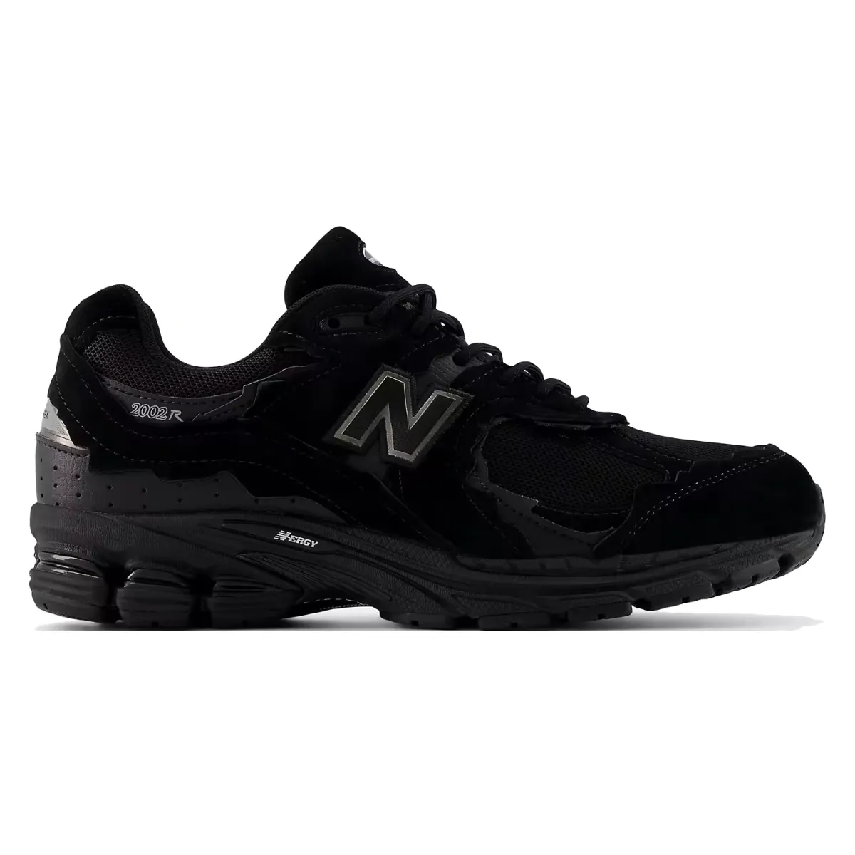Эти почти полностью чёрные кроссовки New Balance 2002DX Protection Pack Gore-Tex «Black Metallic» — стильный вариант