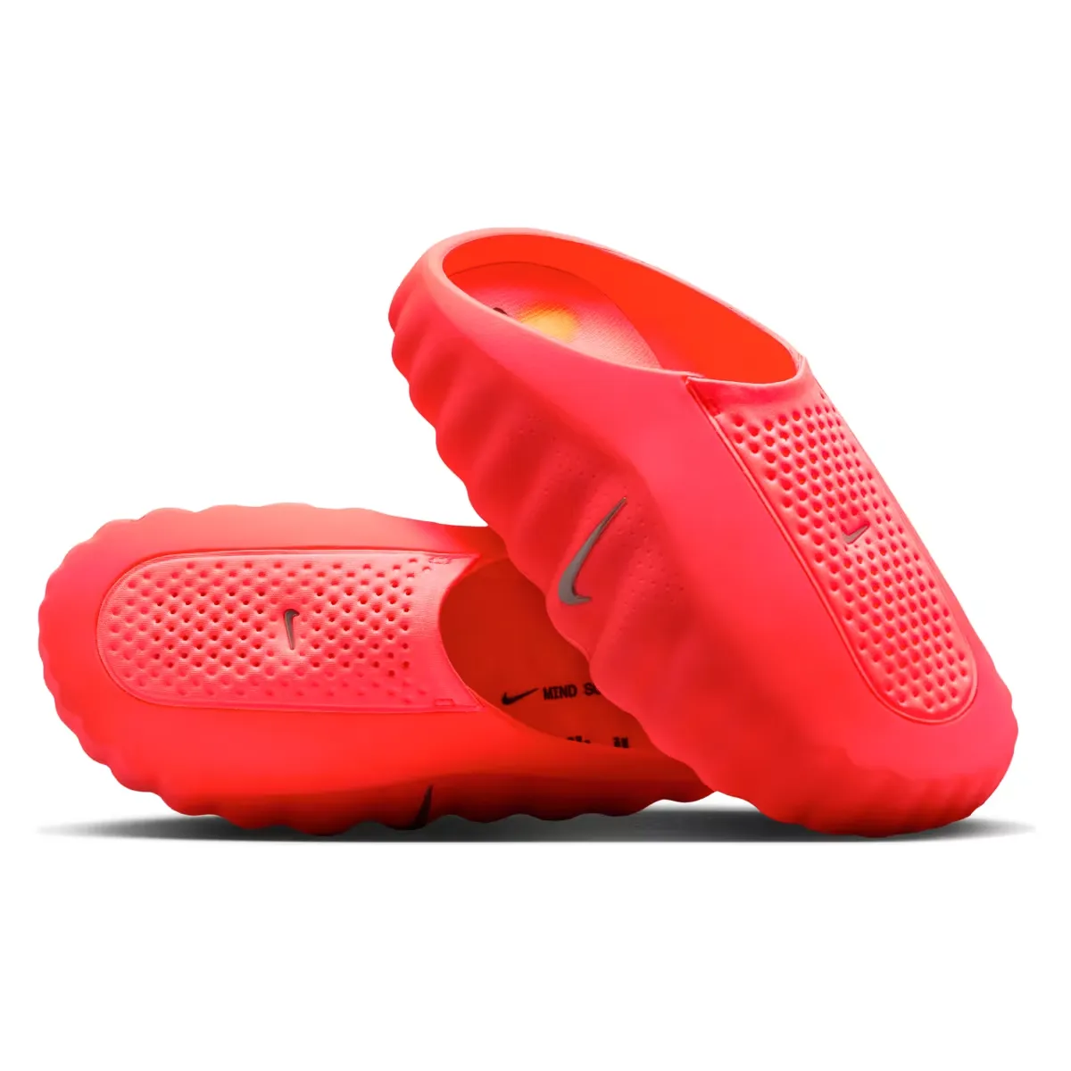 Nike сочетает комфорт и нейробиологию в новых мюлях Mind 001 и Mind 002