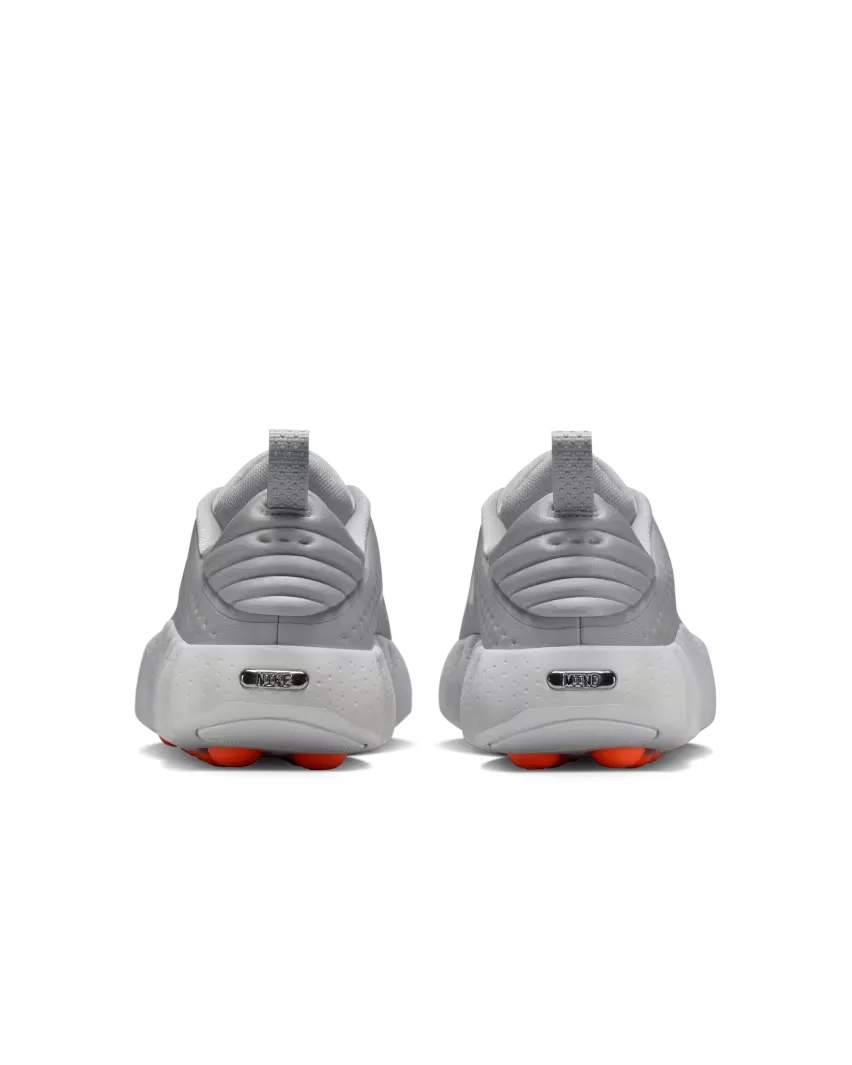 Nike сочетает комфорт и нейробиологию в новых мюлях Mind 001 и Mind 002