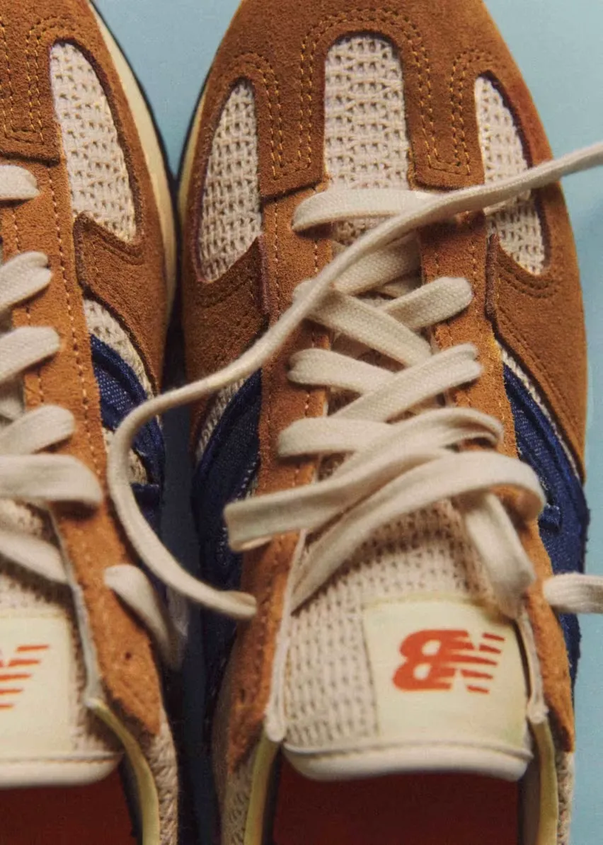 Sézane и New Balance придают модели 471 нотку французской элегантности